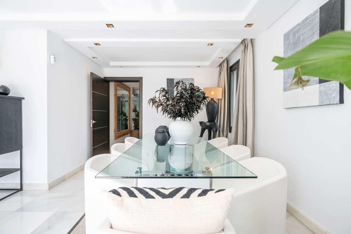 5-bedroom villa for sale in Nueva Andalucía
