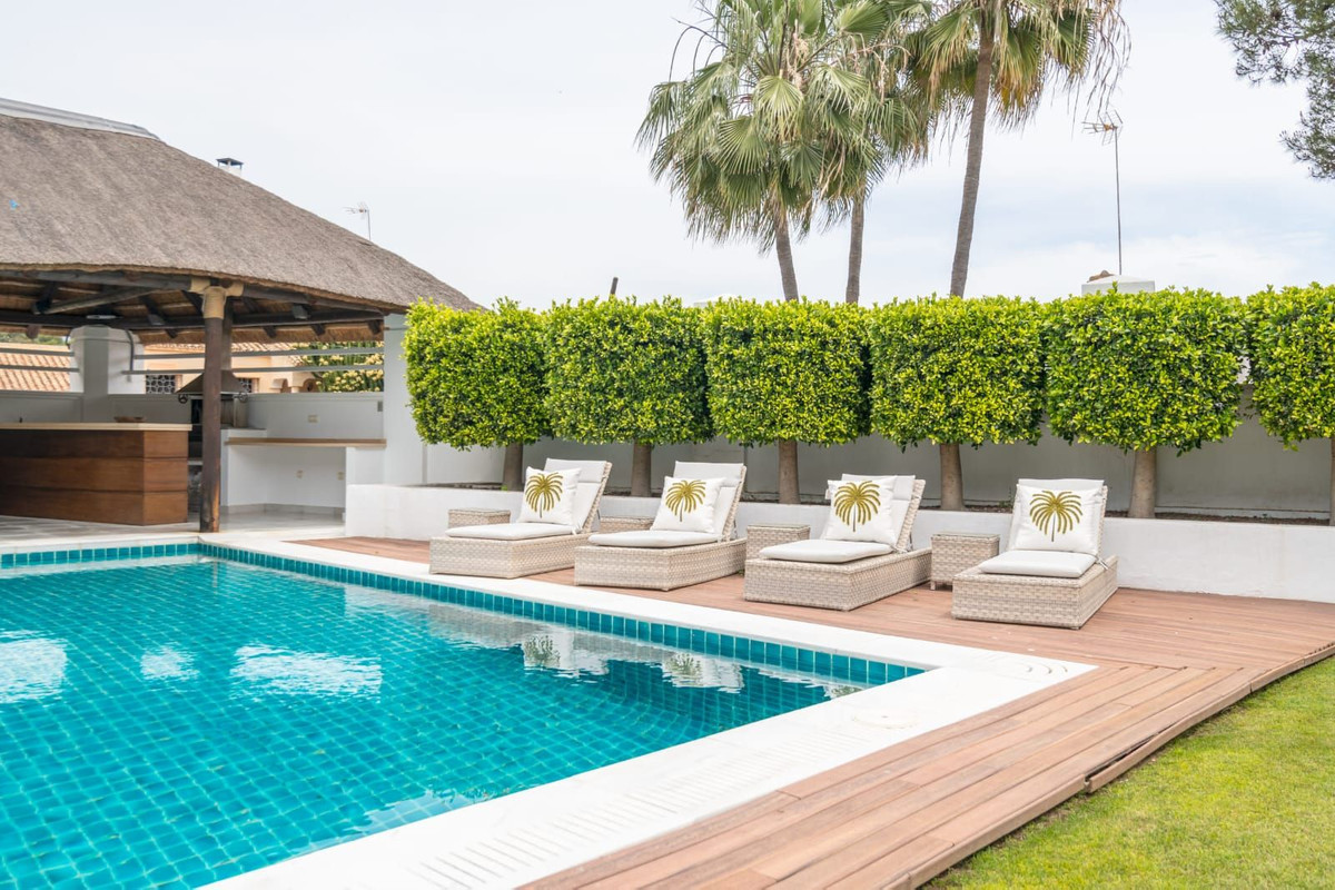 5-bedroom villa for sale in Nueva Andalucía