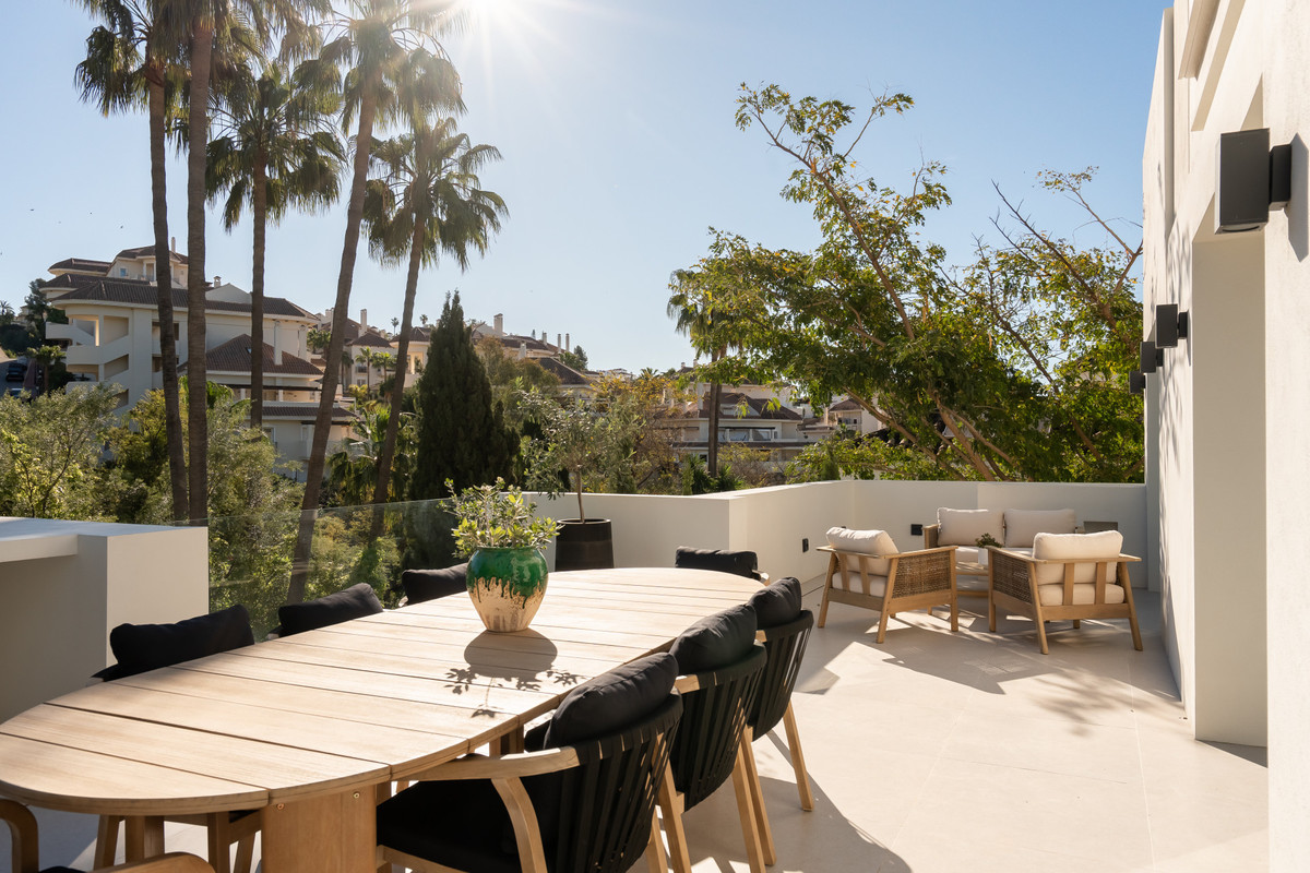 5-bedroom villa for sale in Nueva Andalucía