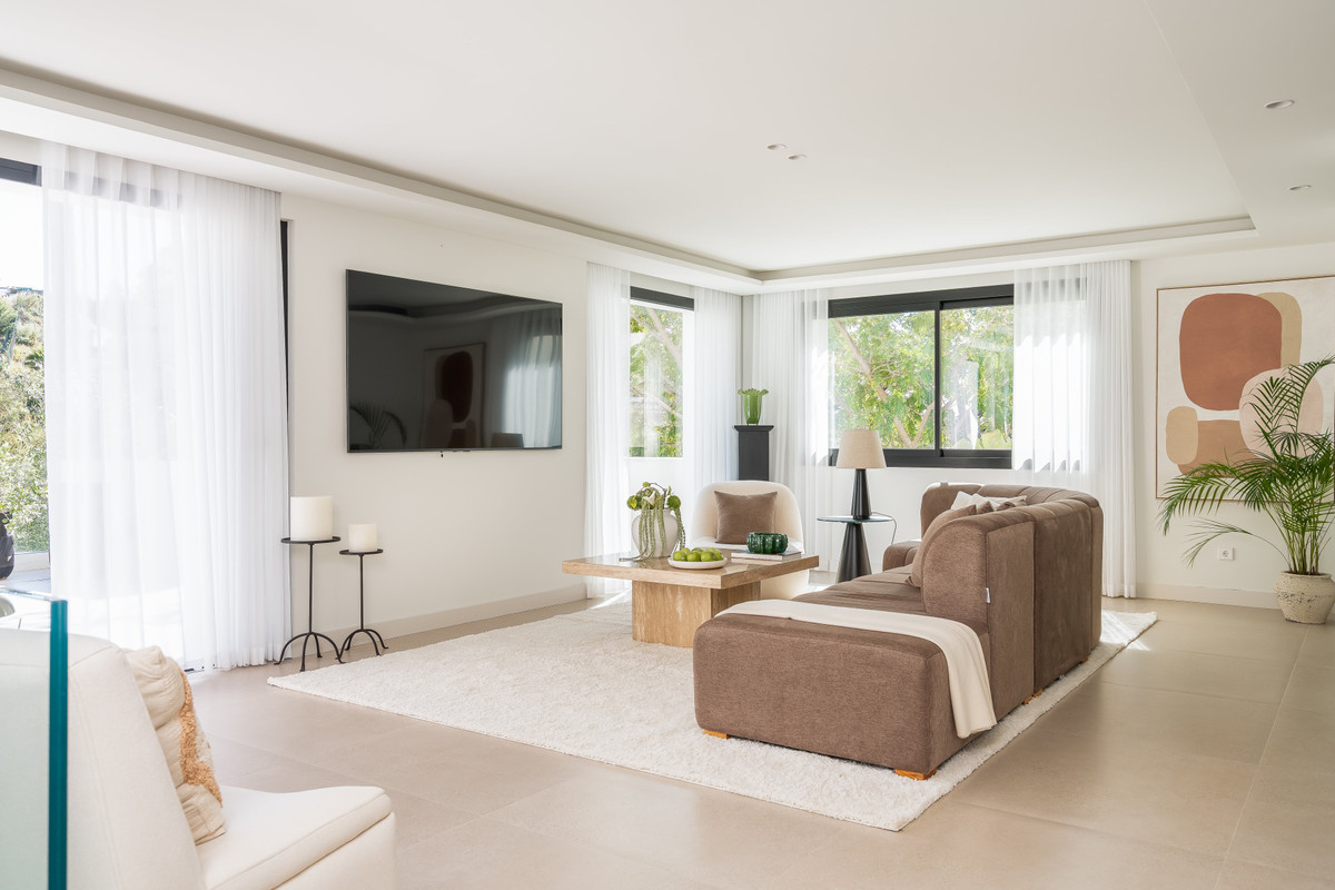 5-bedroom villa for sale in Nueva Andalucía
