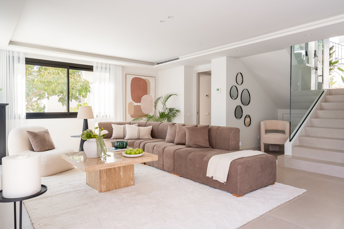 5-bedroom villa for sale in Nueva Andalucía