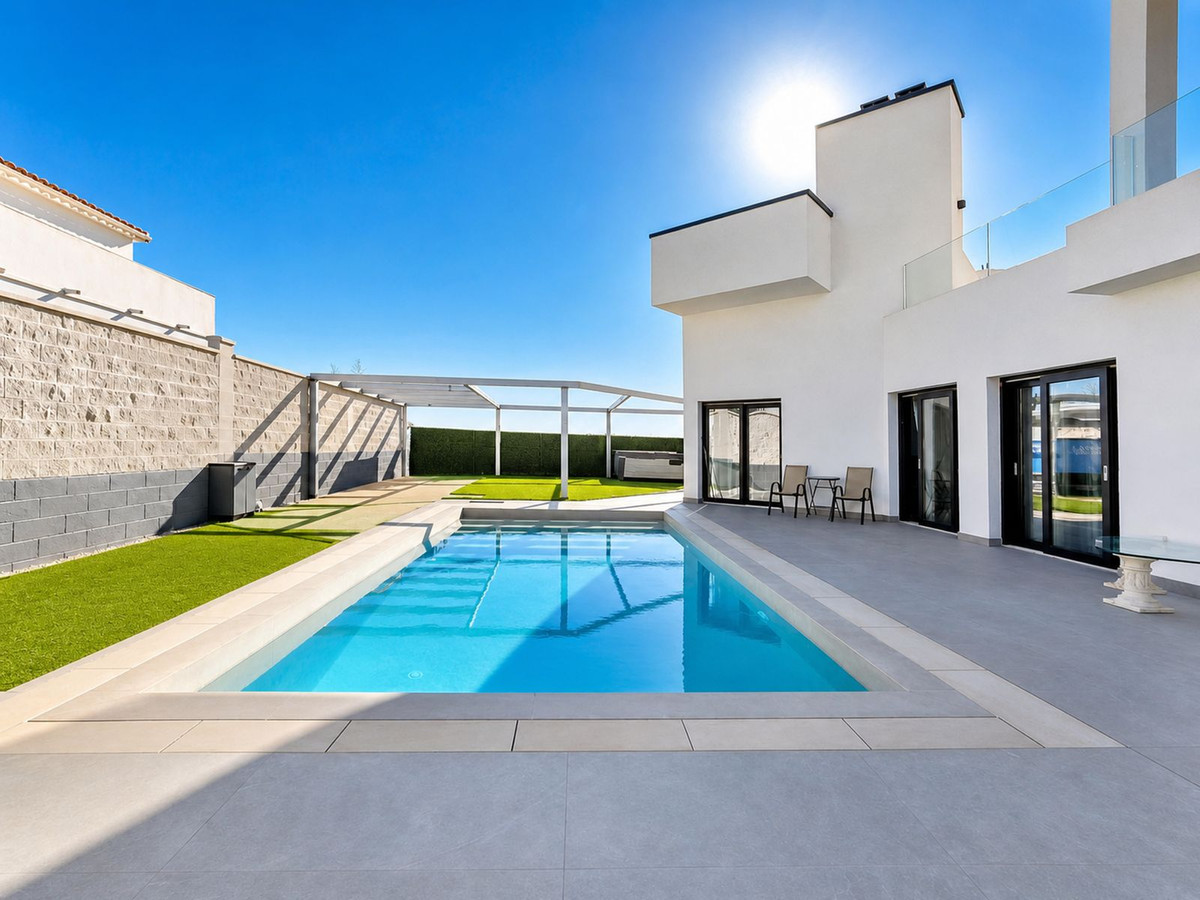 4-bedroom villa for sale in central Estepona