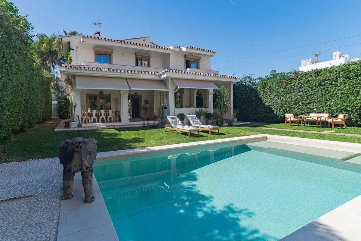 4-bedroom villa for sale in Torremolinos