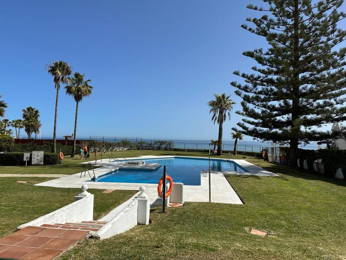 3-bedroom apartment for sale in Calahonda