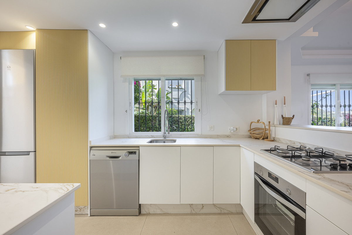 3-bedroom apartment for sale in Benahavís