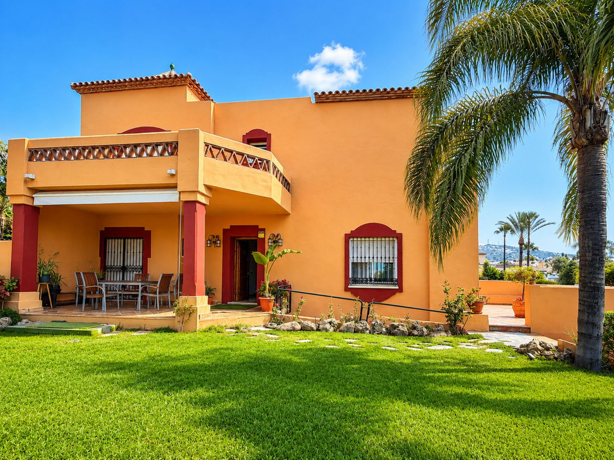 7-bedroom villa for sale in central Marbella