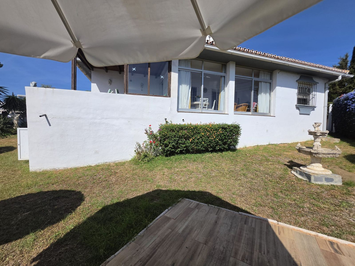 2-bedroom villa for sale in central Estepona