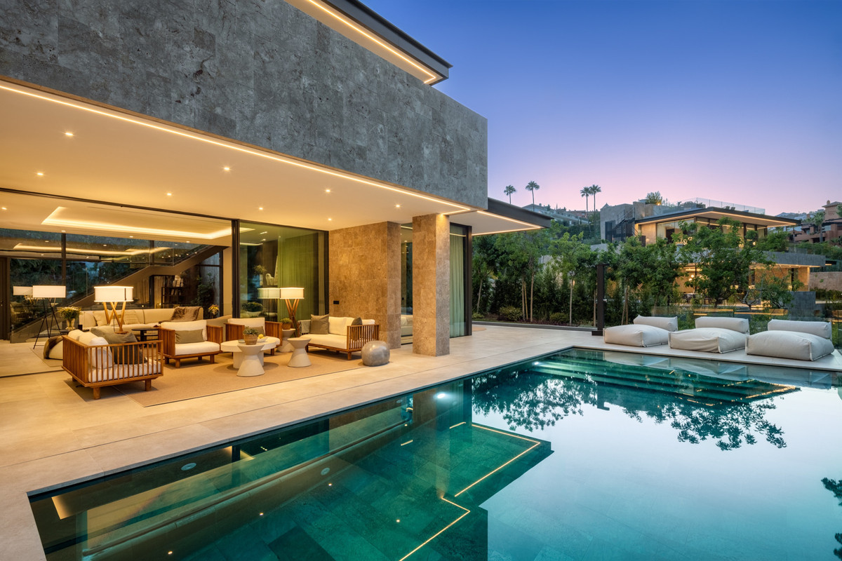 5-bedroom villa for sale in Nueva Andalucía