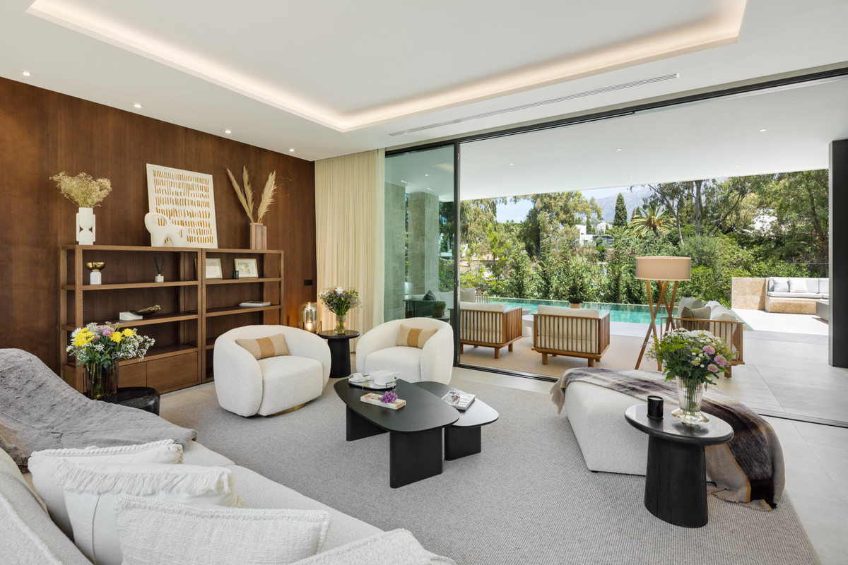 5-bedroom villa for sale in Nueva Andalucía