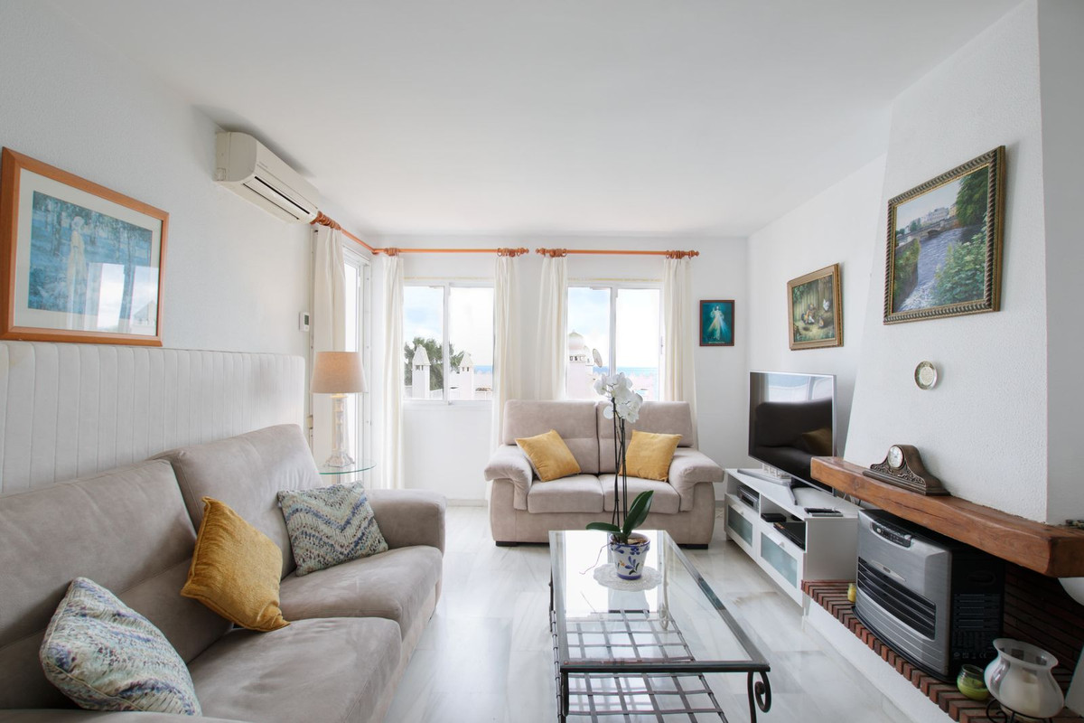 2-bedroom apartment for sale in Calahonda