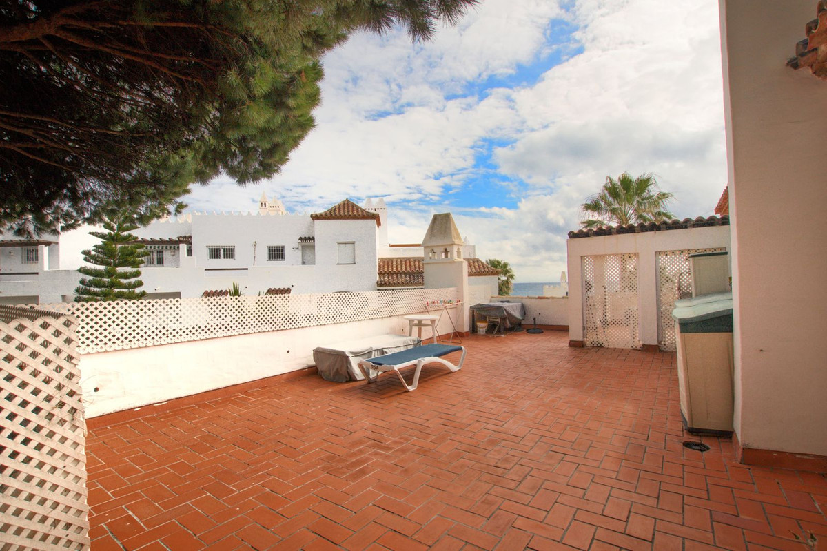 2-bedroom apartment for sale in Calahonda