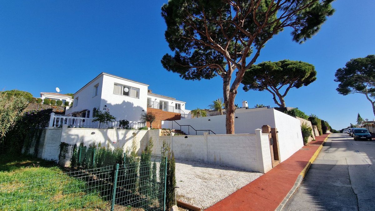 4-bedroom villa for sale in Calahonda