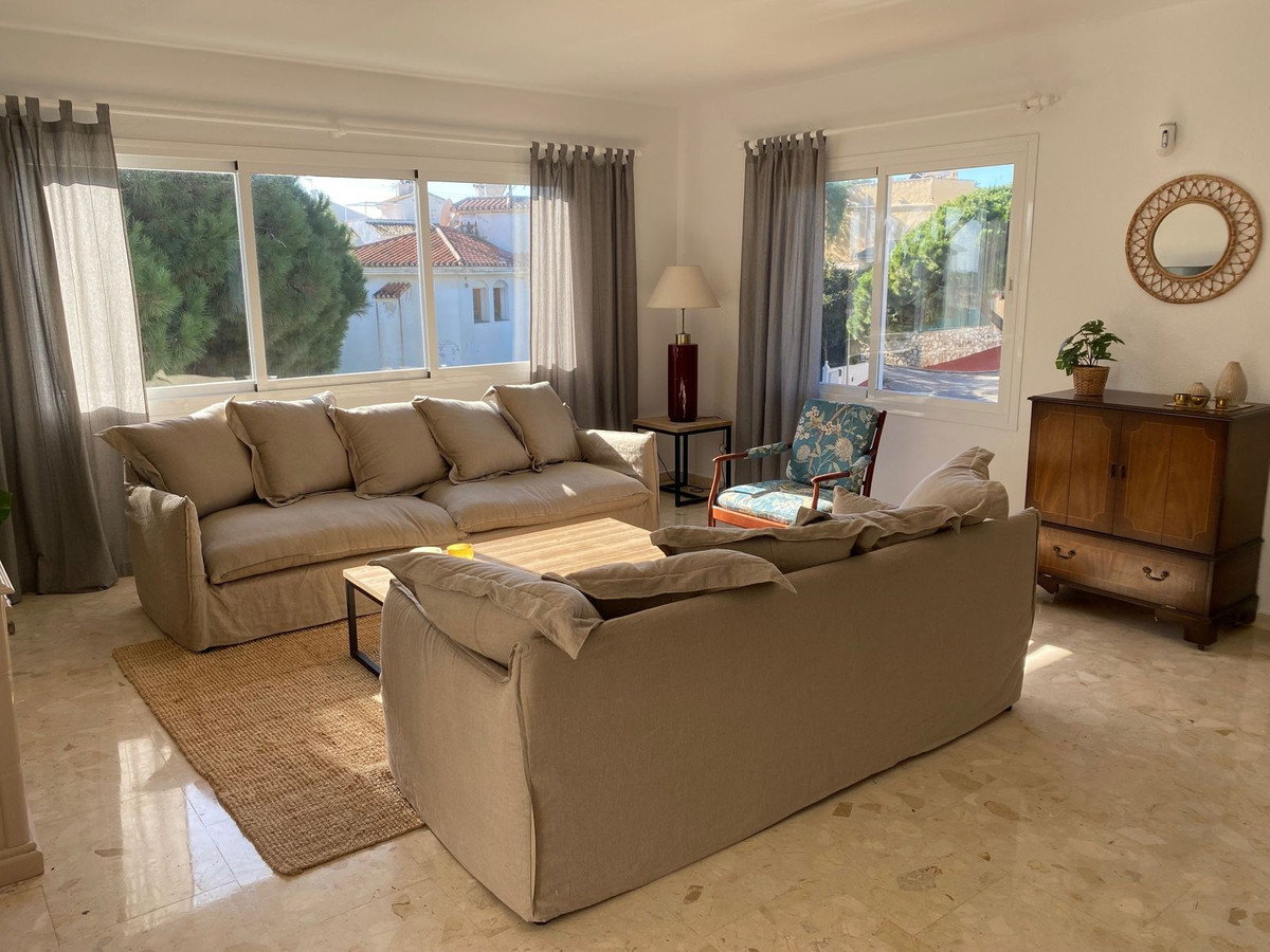 4-bedroom villa for sale in Calahonda