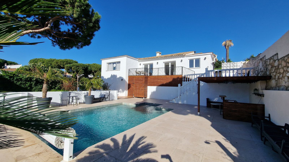 4-bedroom villa for sale in Calahonda