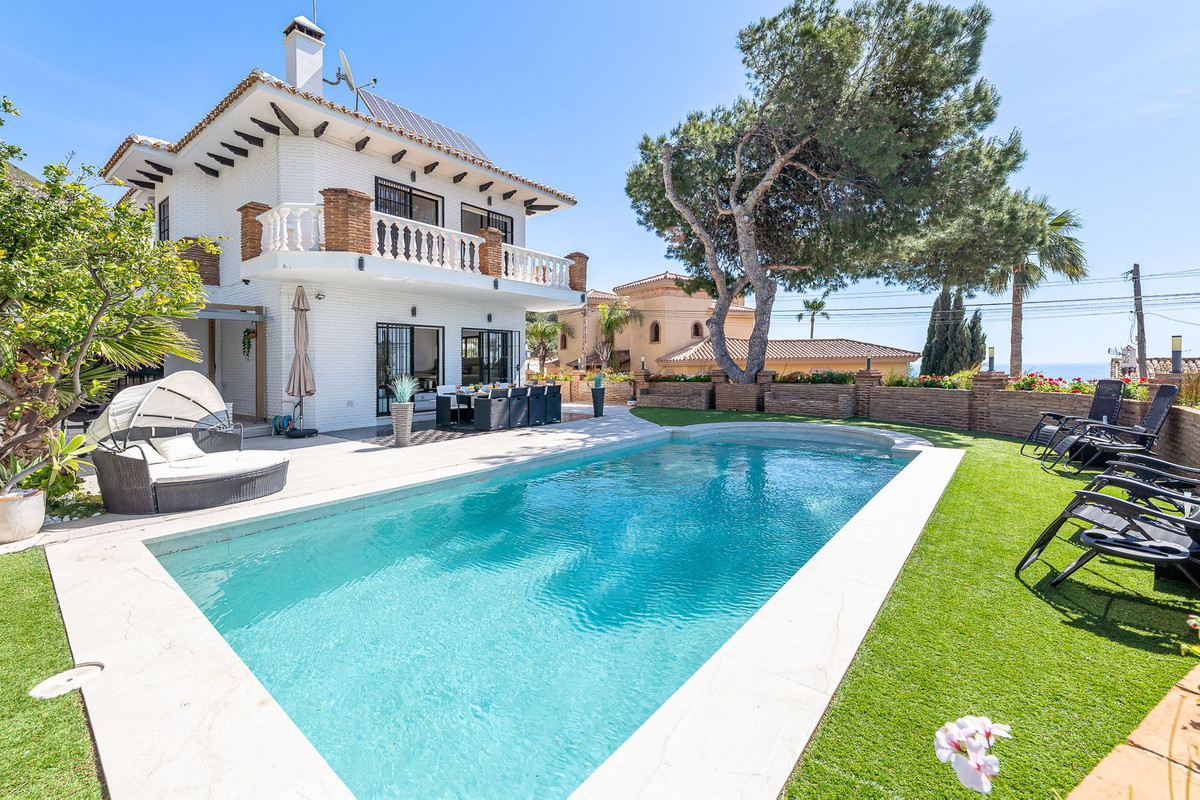 4-bedroom villa for sale in central Benalmadena