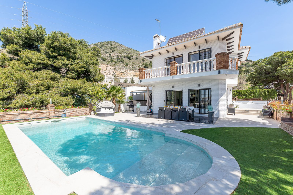 4-bedroom villa for sale in central Benalmadena