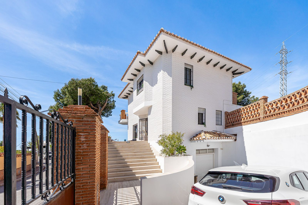 4-bedroom villa for sale in central Benalmadena