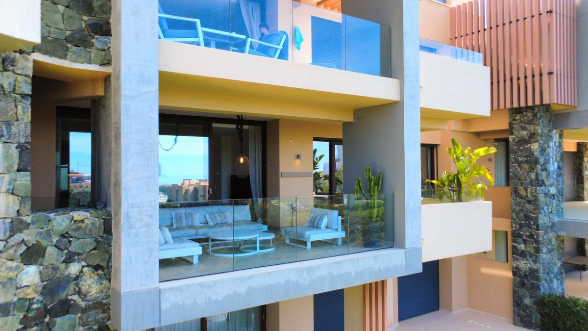 2-bedroom apartment for sale in central Benahavís