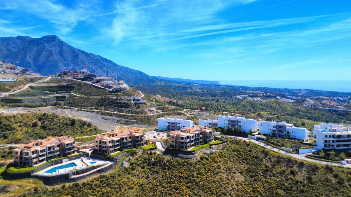 2-bedroom apartment for sale in central Benahavís
