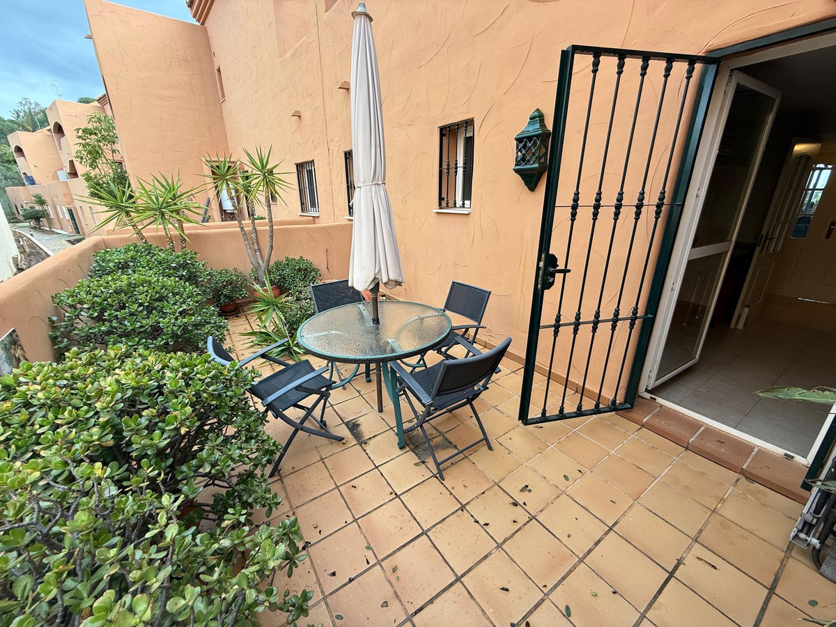 2-bedroom apartment for sale in Elviria