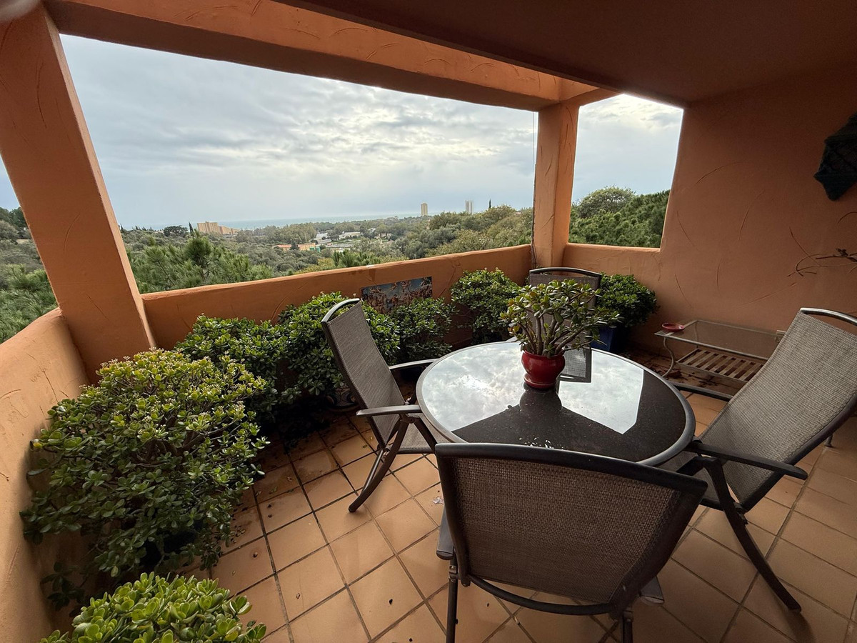 2-bedroom apartment for sale in Elviria