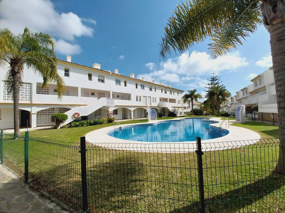 3-bedroom apartment for sale in Calahonda