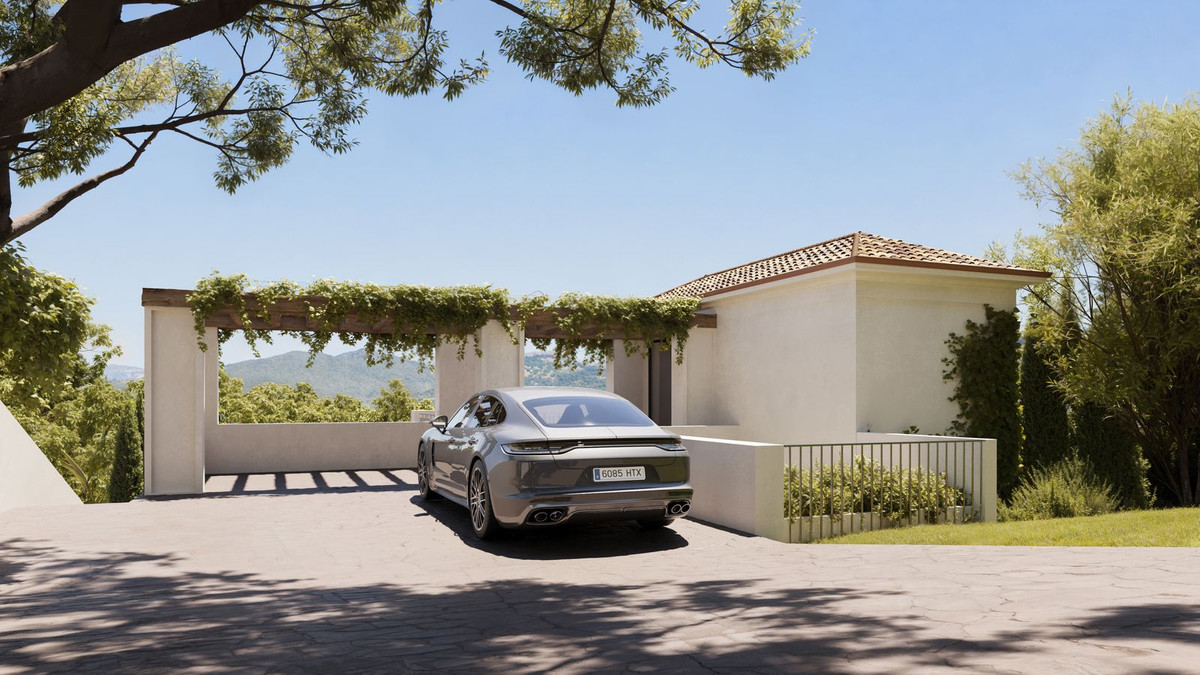 4-bedroom villa for sale in Elviria