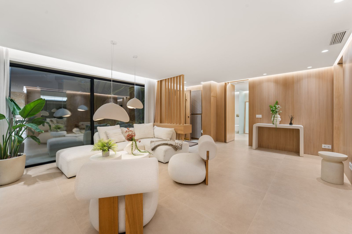 5-bedroom villa for sale in Nueva Andalucía