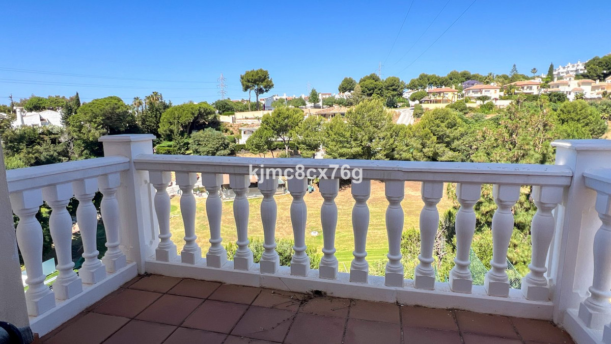 5-bedroom villa for sale in Calahonda