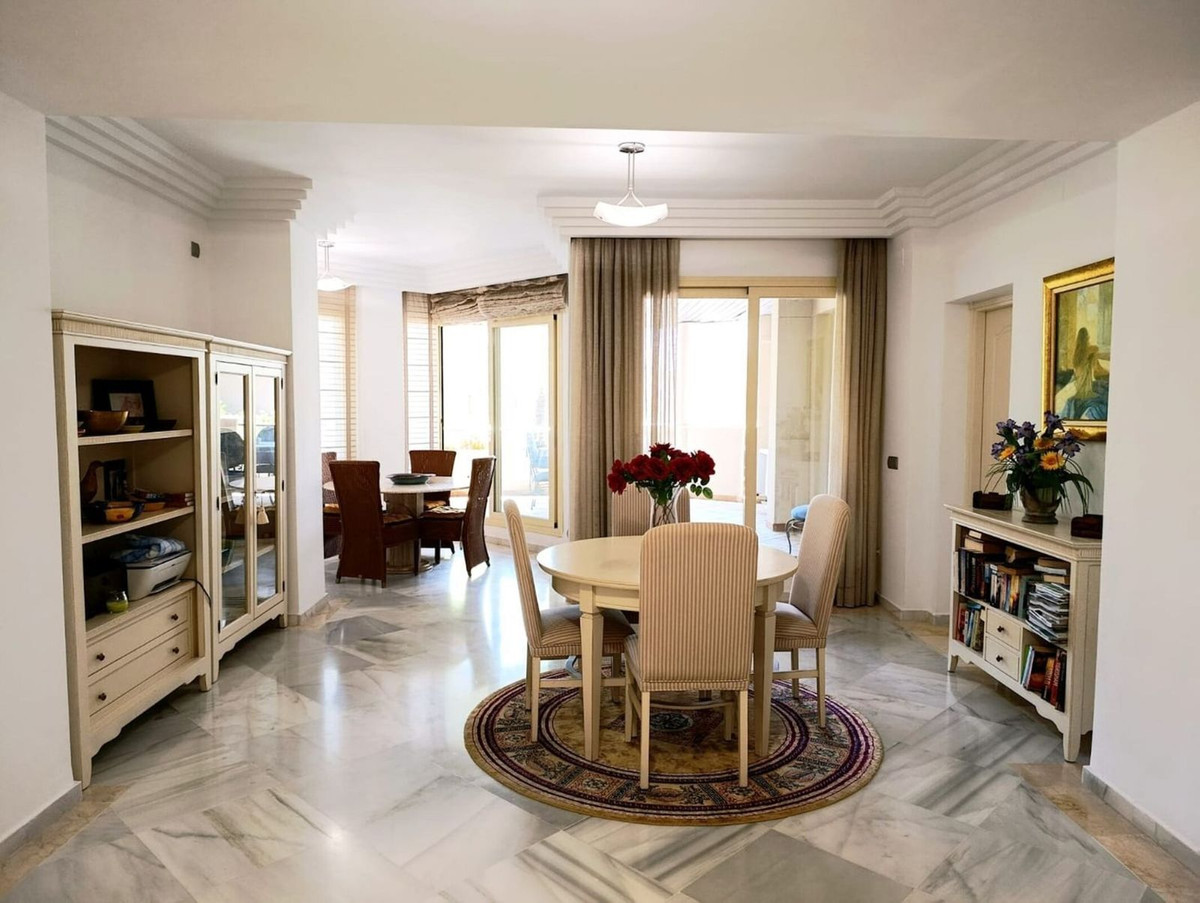 3-bedroom apartment for sale in Nueva Andalucía