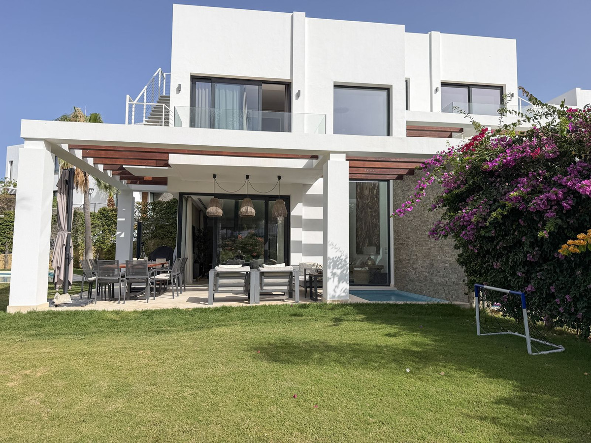 5-bedroom villa for sale in Calahonda