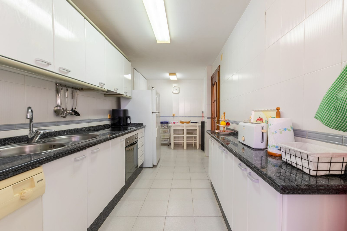 3-bedroom apartment for sale in central Fuengirola
