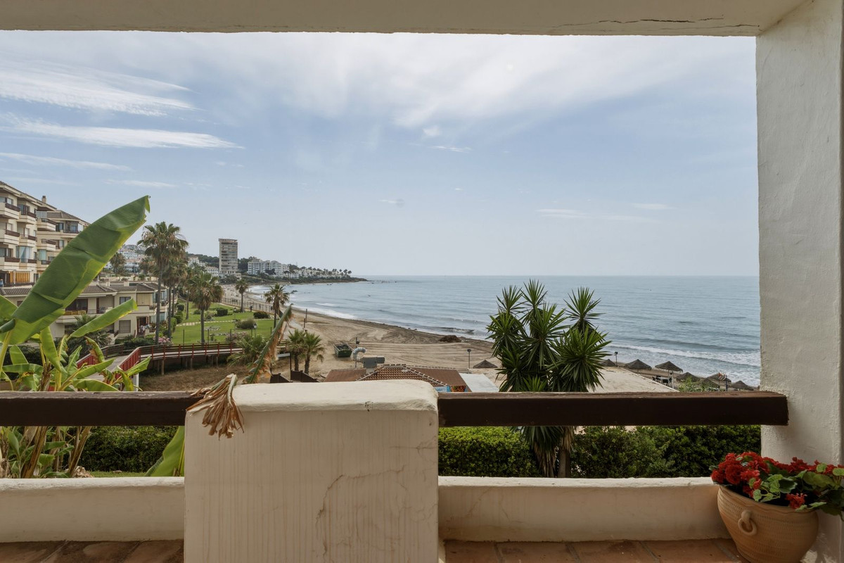 2-bedroom apartment for sale in Calahonda