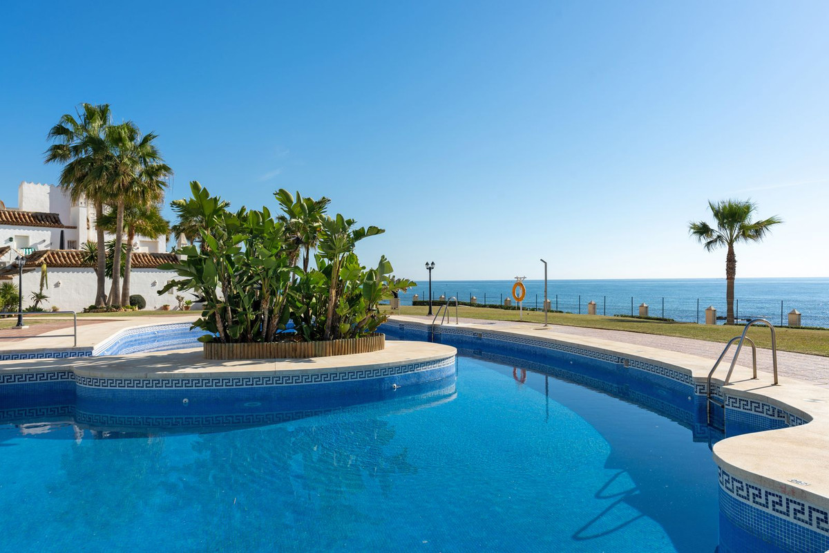 2-bedroom apartment for sale in Calahonda