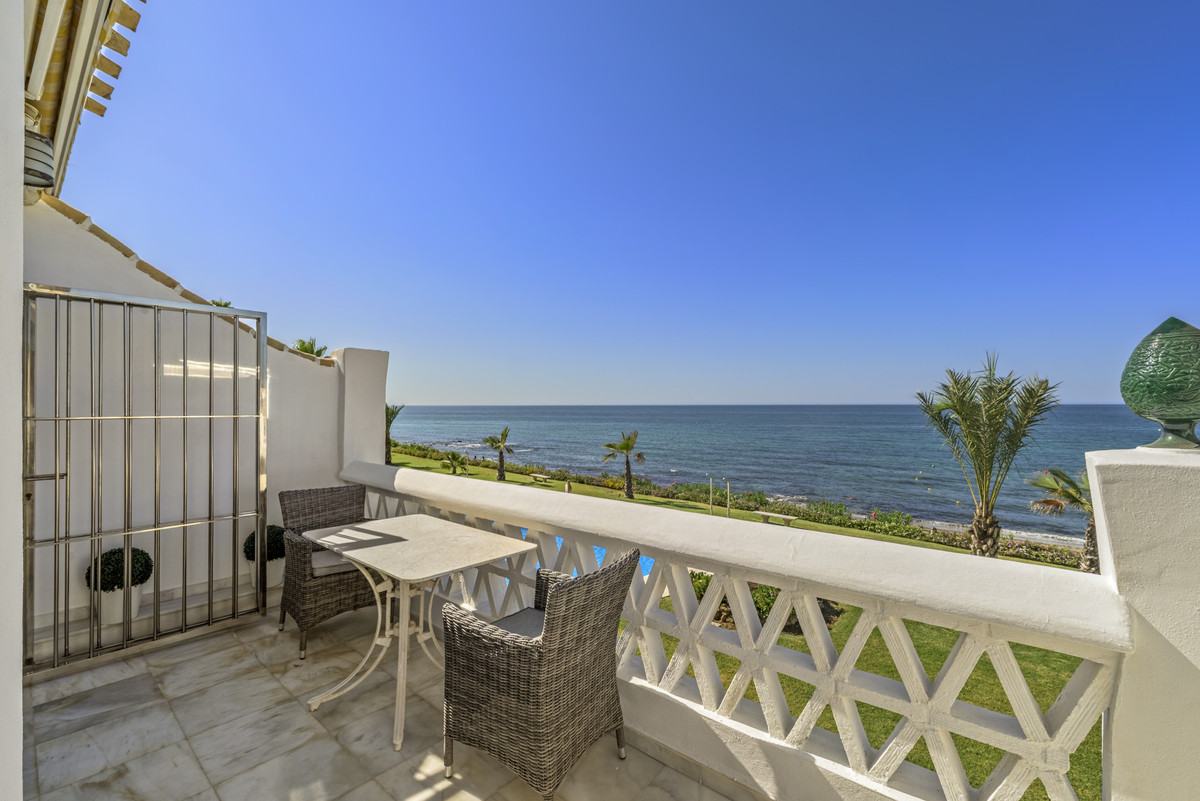 2-bedroom apartment for sale in Calahonda