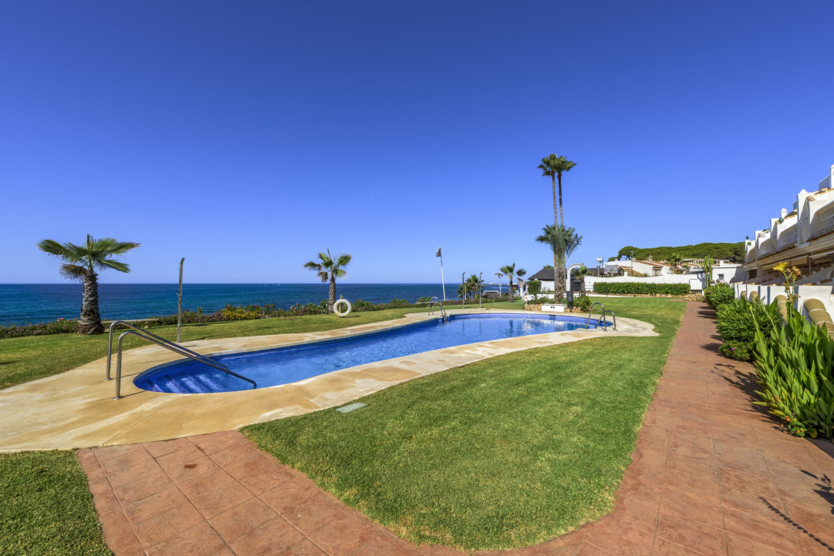 2-bedroom apartment for sale in Calahonda