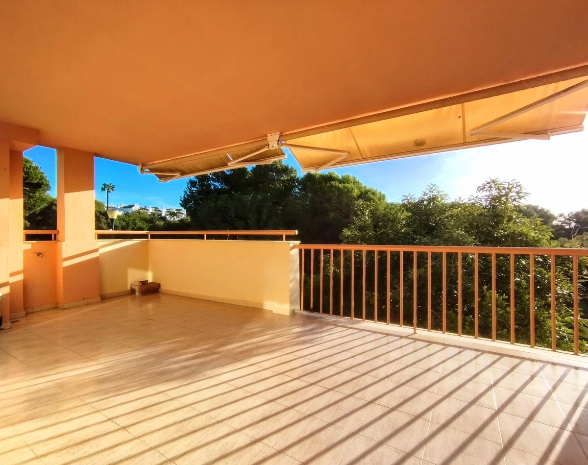 2-bedroom apartment for sale in Calahonda