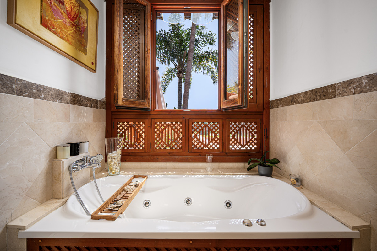 5-bedroom property for sale in central Marbella