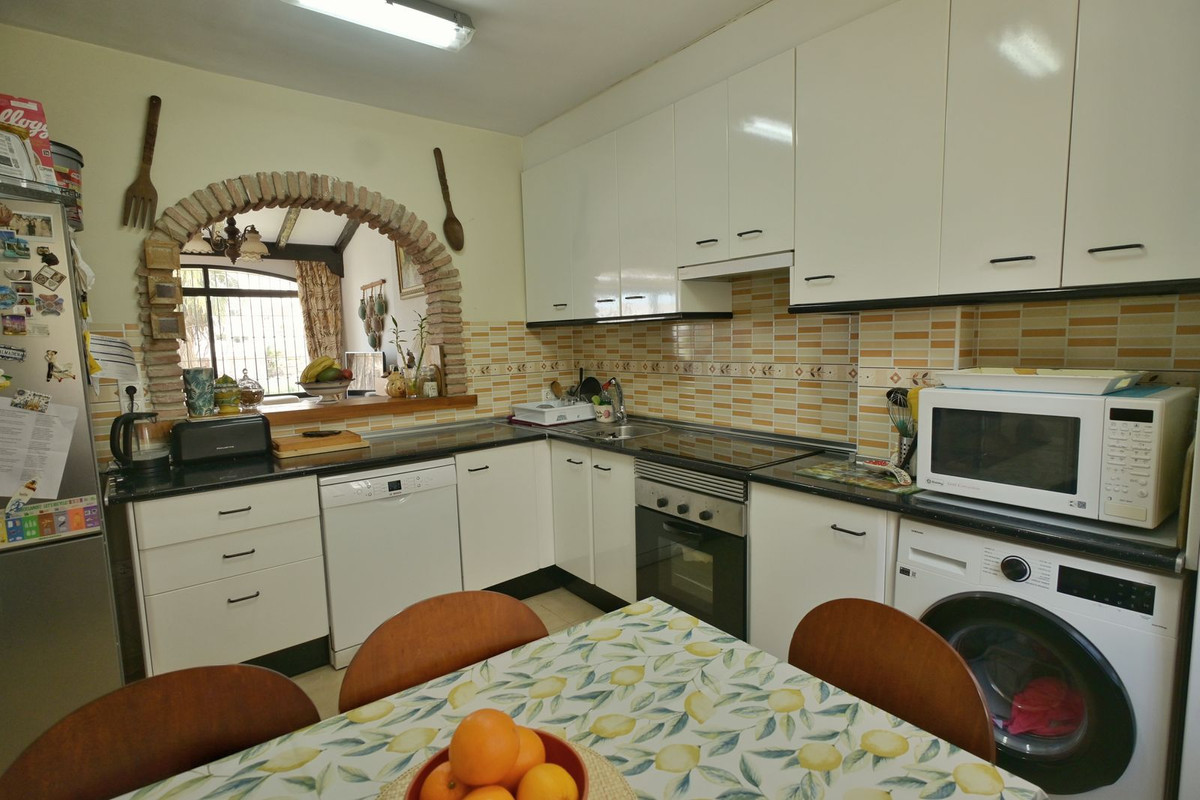 4-bedroom property for sale in Calahonda