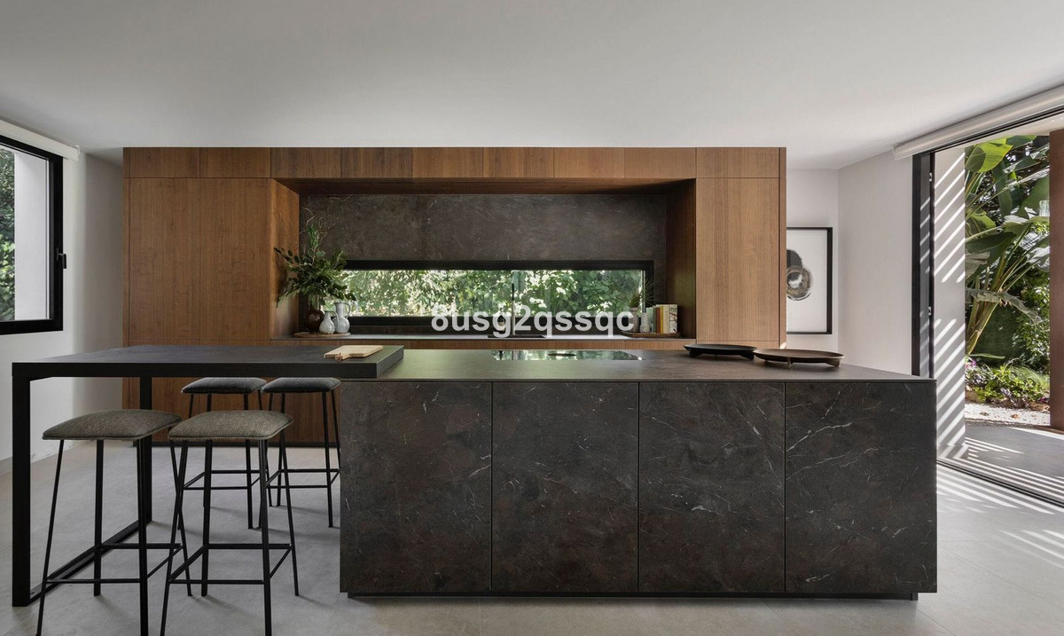 6-bedroom villa for sale in central Marbella