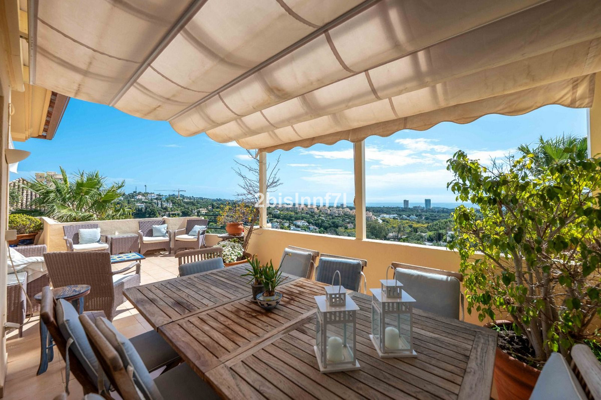 3-bedroom apartment for sale in Elviria