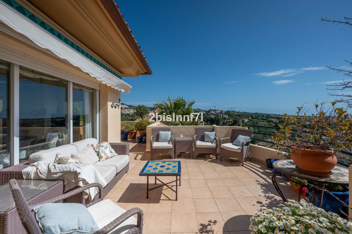 3-bedroom apartment for sale in Elviria