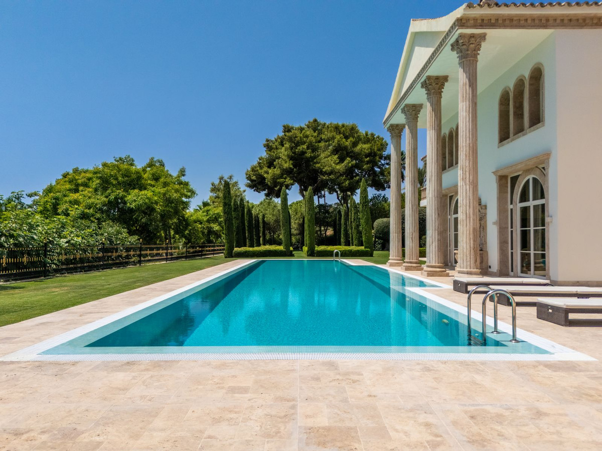 10-bedroom villa for sale in Sierra Blanca