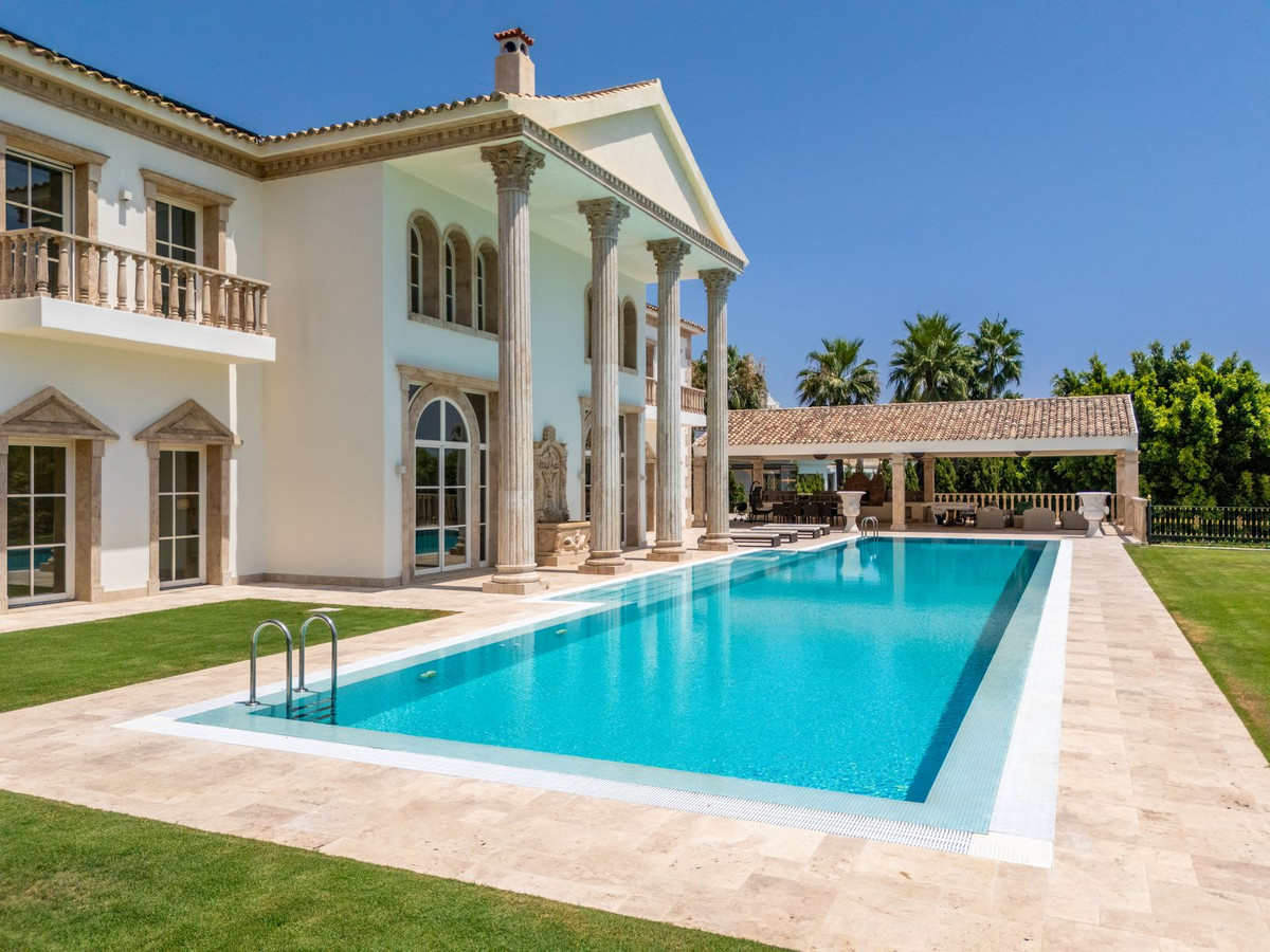10-bedroom villa for sale in Sierra Blanca
