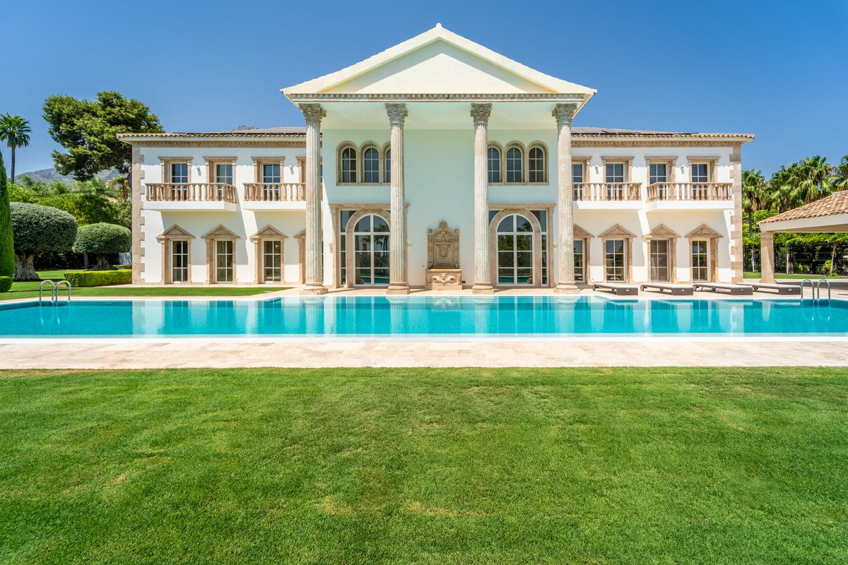 10-bedroom villa for sale in Sierra Blanca