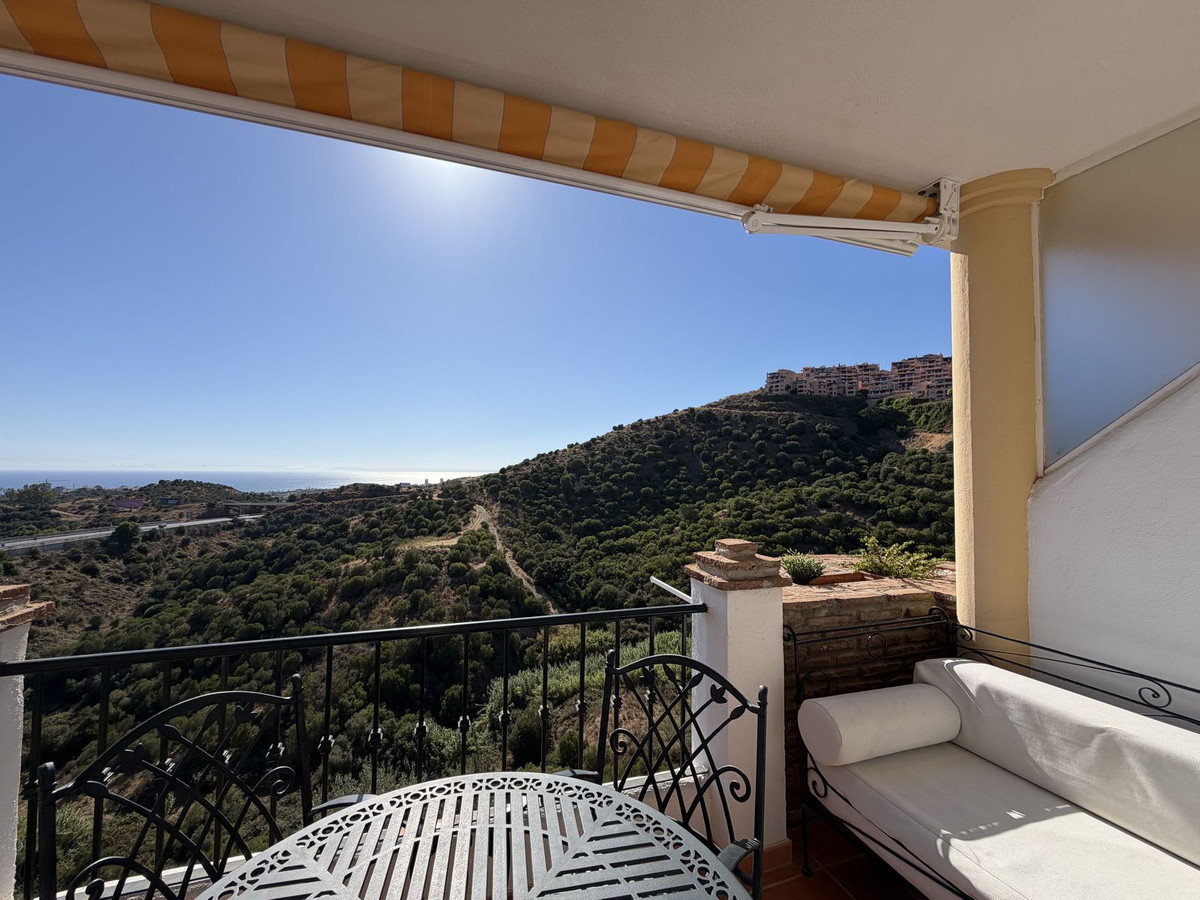 2-bedroom apartment for sale in Calahonda