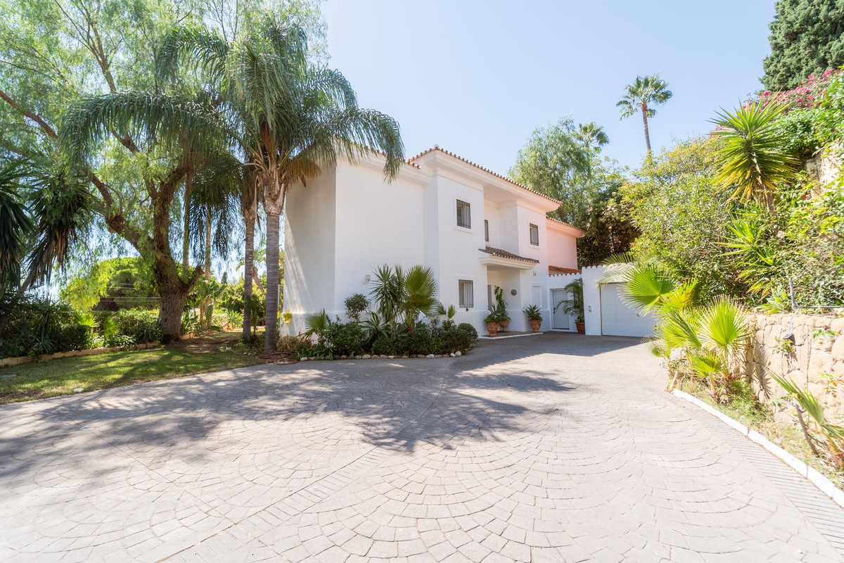 4-bedroom villa for sale in El Rosario