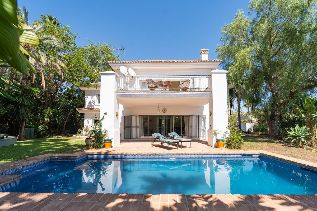 4-bedroom villa for sale in El Rosario