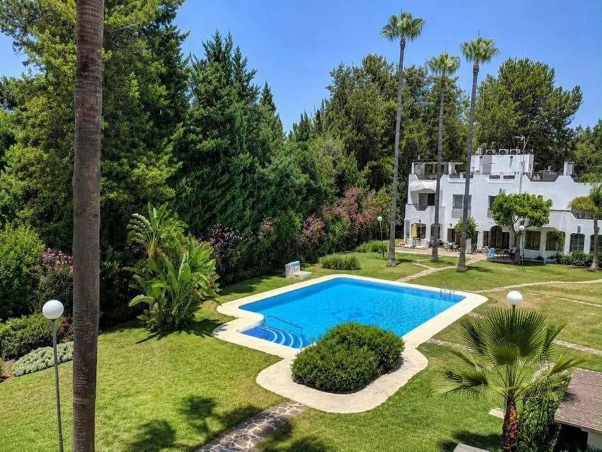 4-bedroom property for sale in Nueva Andalucía