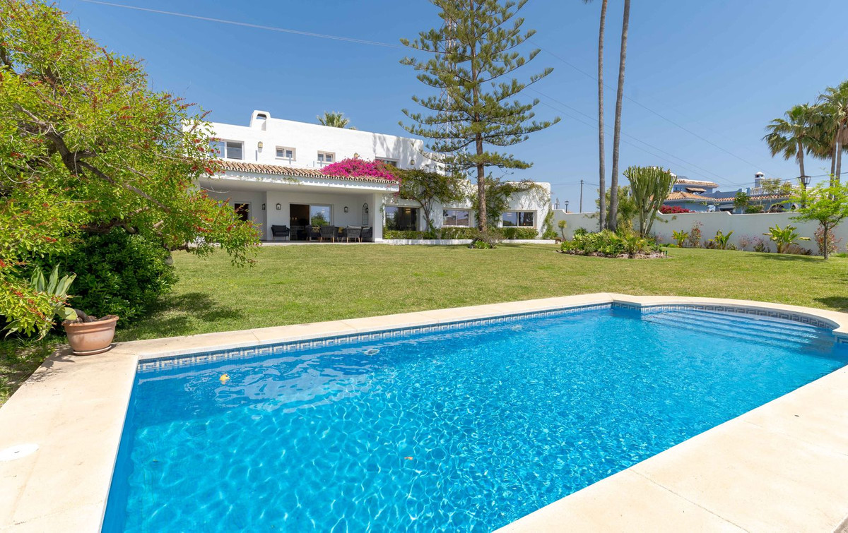 5-bedroom villa for sale in Bel Air